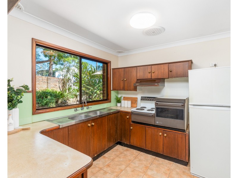 1 Apple Tree Crescent, Wyoming NSW 2250