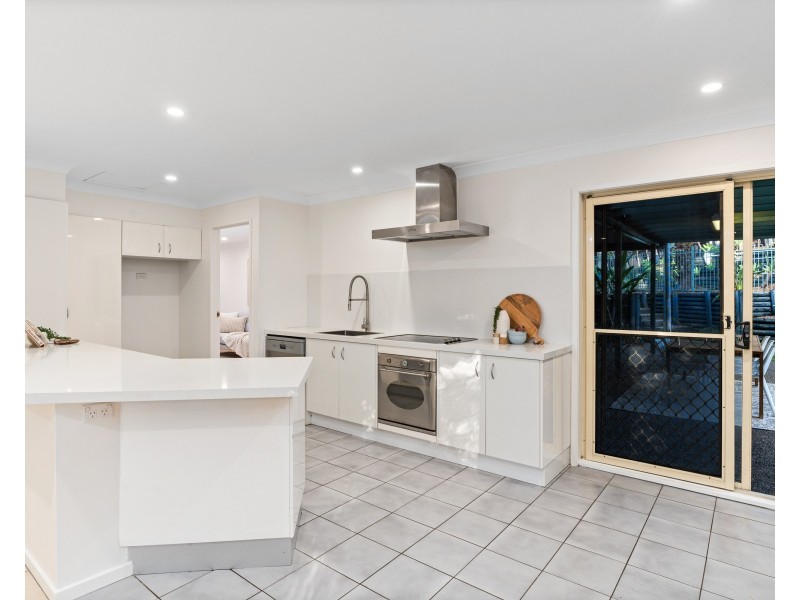 4 Hakea Close, Wyoming NSW 2250