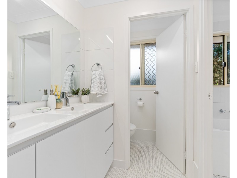 4 Hakea Close, Wyoming NSW 2250