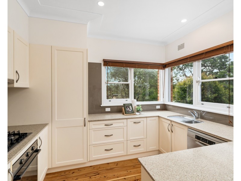 8 Orange Parade, Wyoming NSW 2250