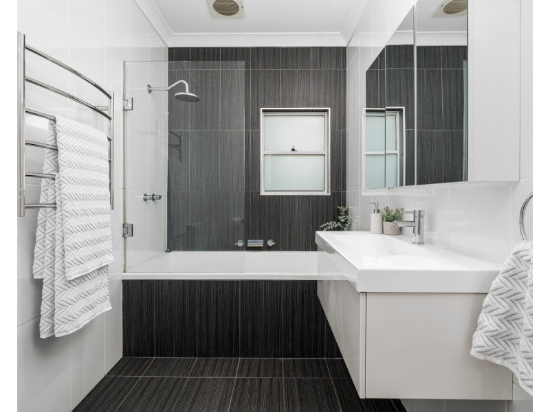 8 Orange Parade, Wyoming NSW 2250