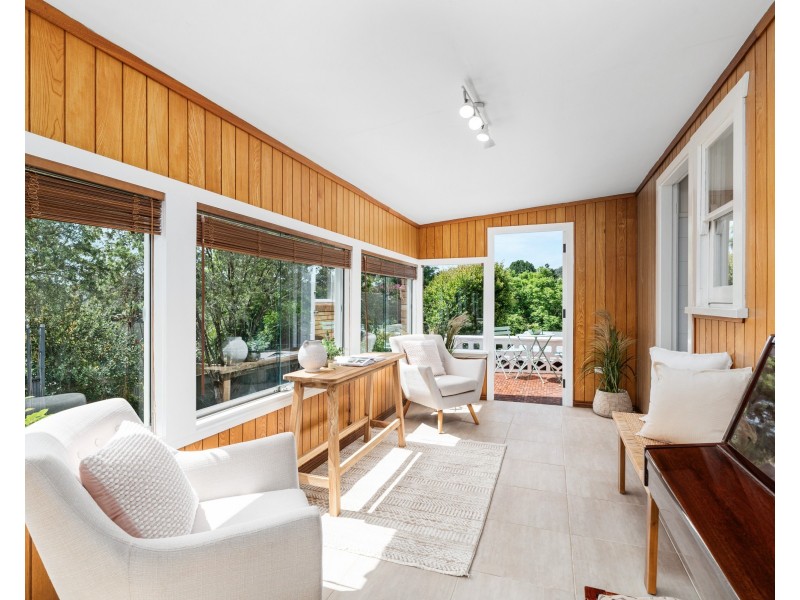 8 Orange Parade, Wyoming NSW 2250