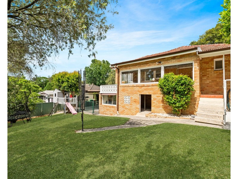 8 Orange Parade, Wyoming NSW 2250