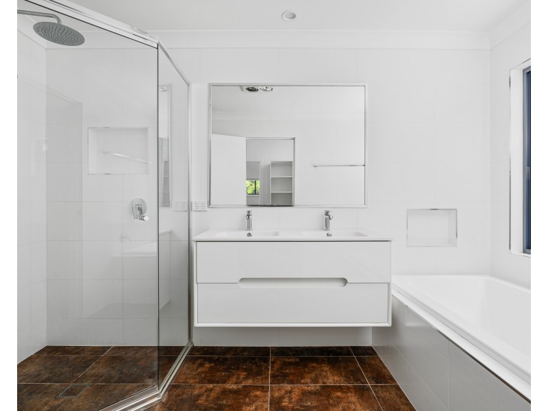 4 & 6/170 Oak Road, Matcham NSW 2250