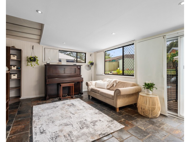 25 Karina Drive, Narara NSW 2250