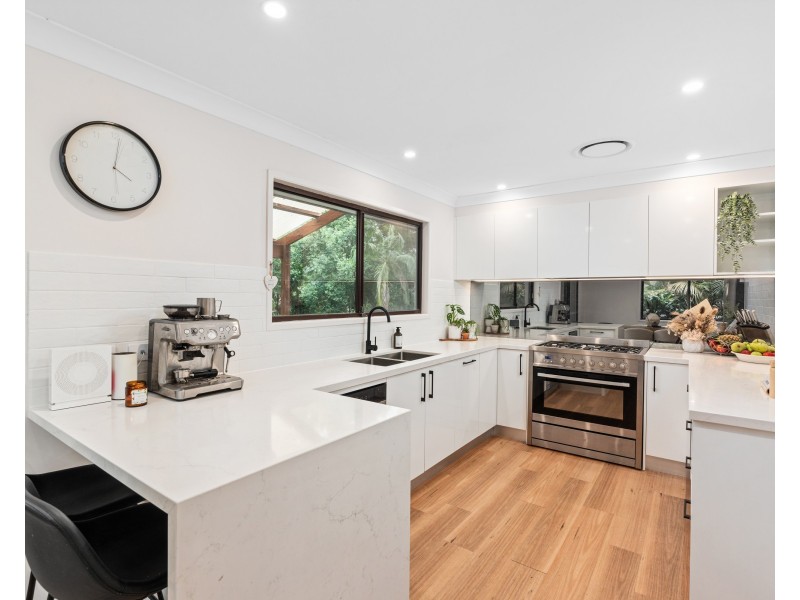 10 Calantha Drive, Wyoming NSW 2250