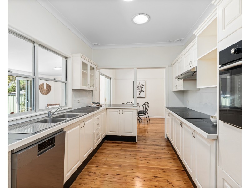 8 Dalton Street, Wyoming NSW 2250