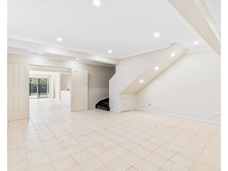 11 Carlson Avenue, Wyoming NSW 2250
