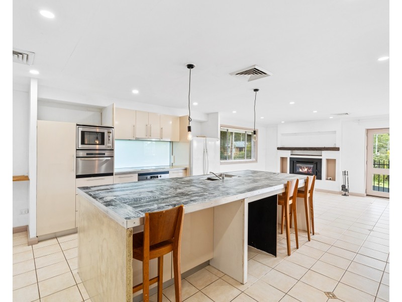 11 Carlson Avenue, Wyoming NSW 2250