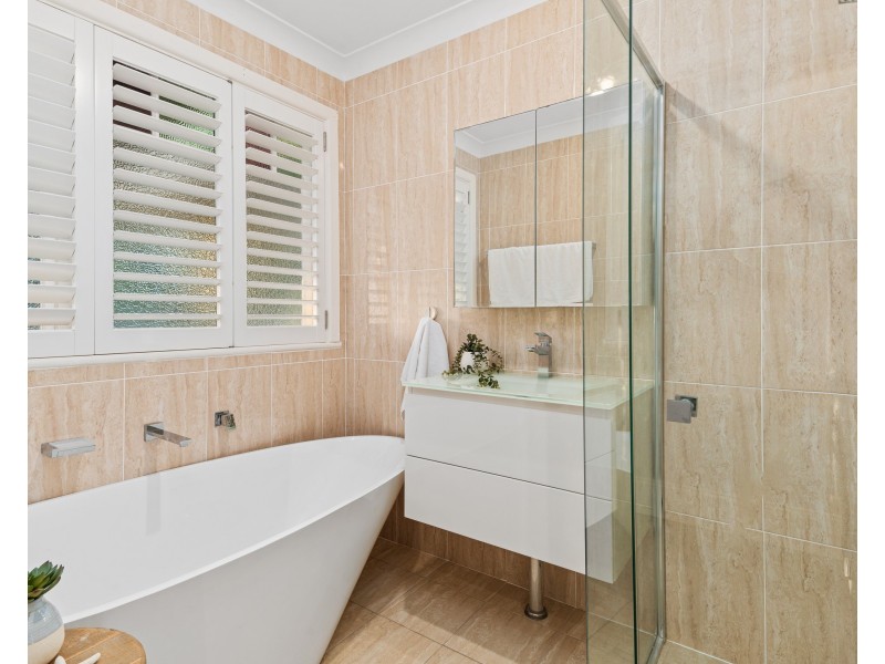 18 Georgia Avenue, Wyoming NSW 2250