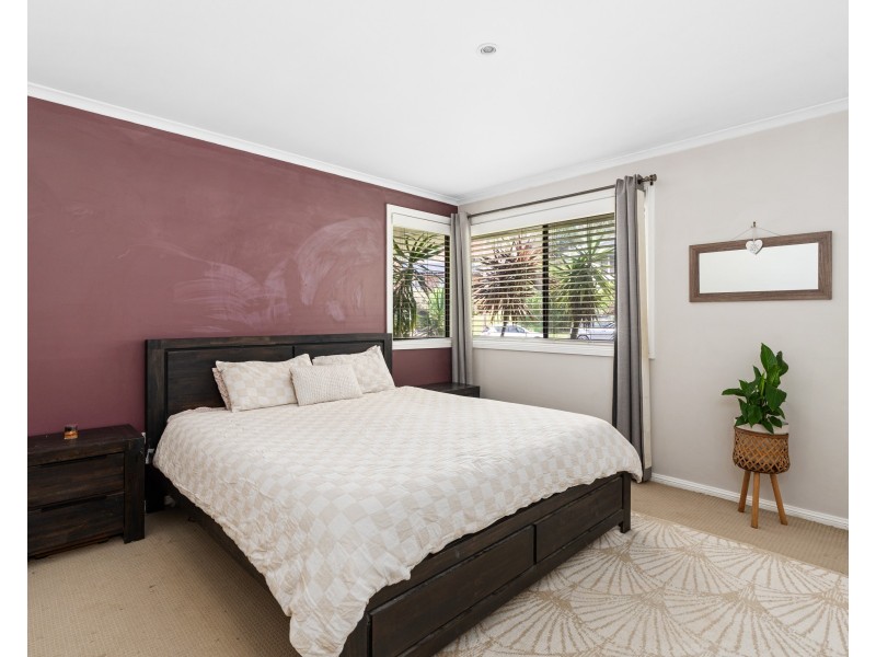 25 Fragar Avenue, Wyoming NSW 2250