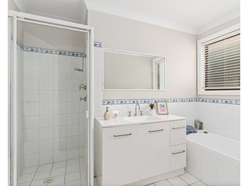 25 Fragar Avenue, Wyoming NSW 2250