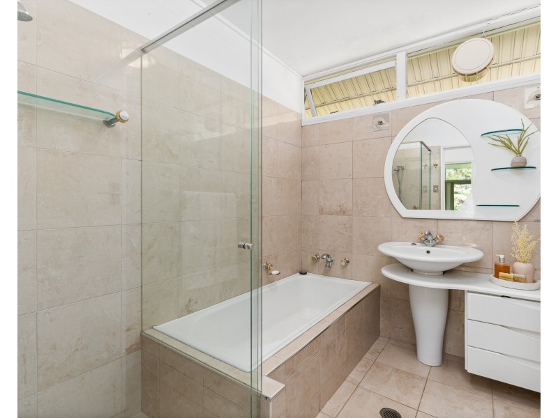 42 Berrys Head Road, Wyoming NSW 2250