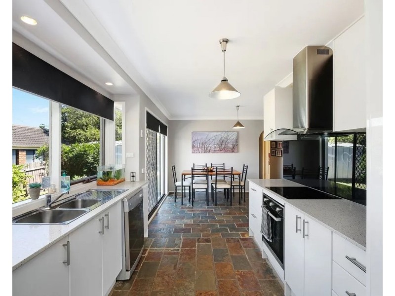 1 Peta Close, Bateau Bay NSW 2261