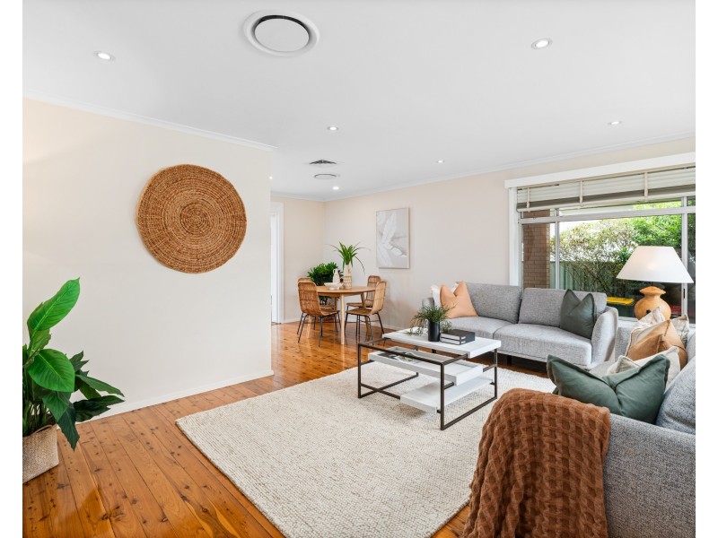 8 Sunshine Drive, Point Clare NSW 2250