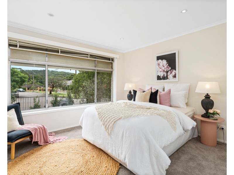 8 Sunshine Drive, Point Clare NSW 2250