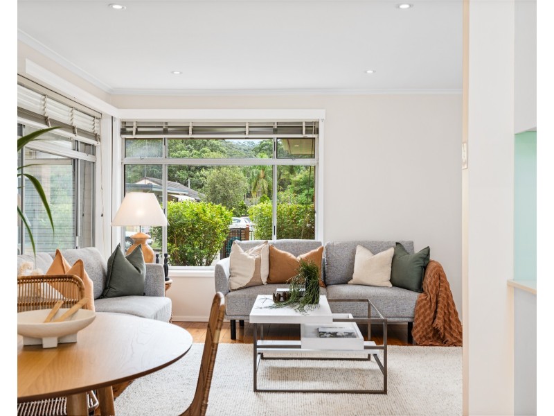 8 Sunshine Drive, Point Clare NSW 2250