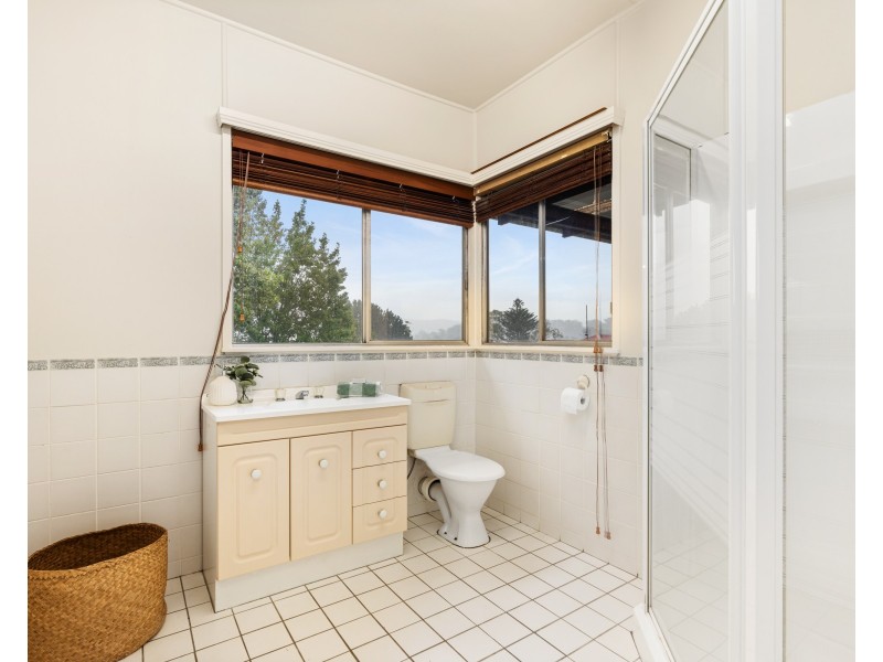 10 Tingira Crescent, Wyoming NSW 2250