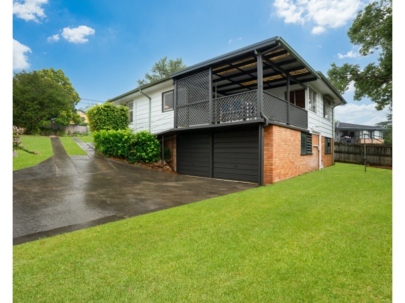 10 Tingira Crescent, Wyoming NSW 2250