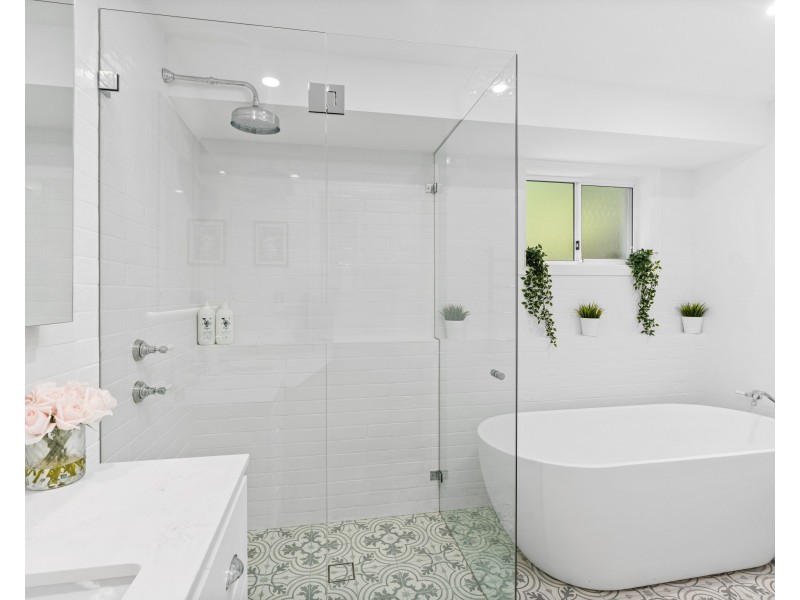 15B Paperbark Close, Wyoming NSW 2250