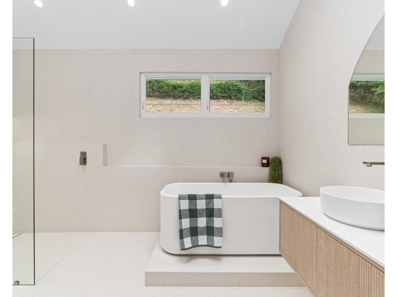 390 Oak Road, Matcham NSW 2250