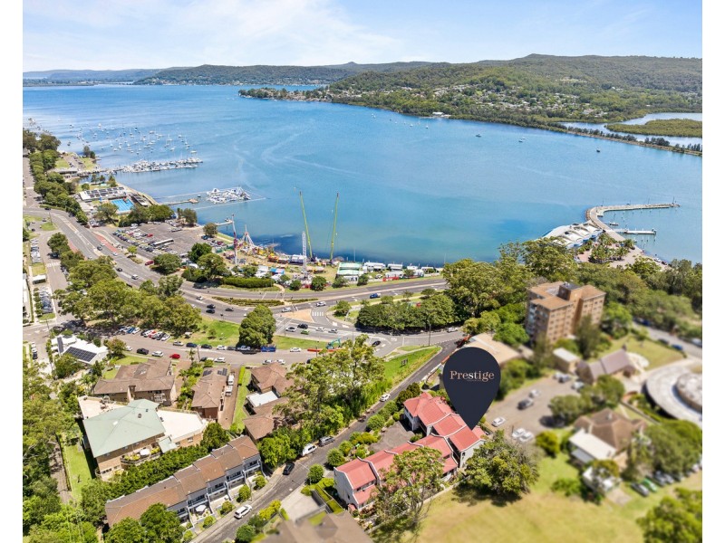 4/4 Broadview Avenue, Gosford NSW 2250