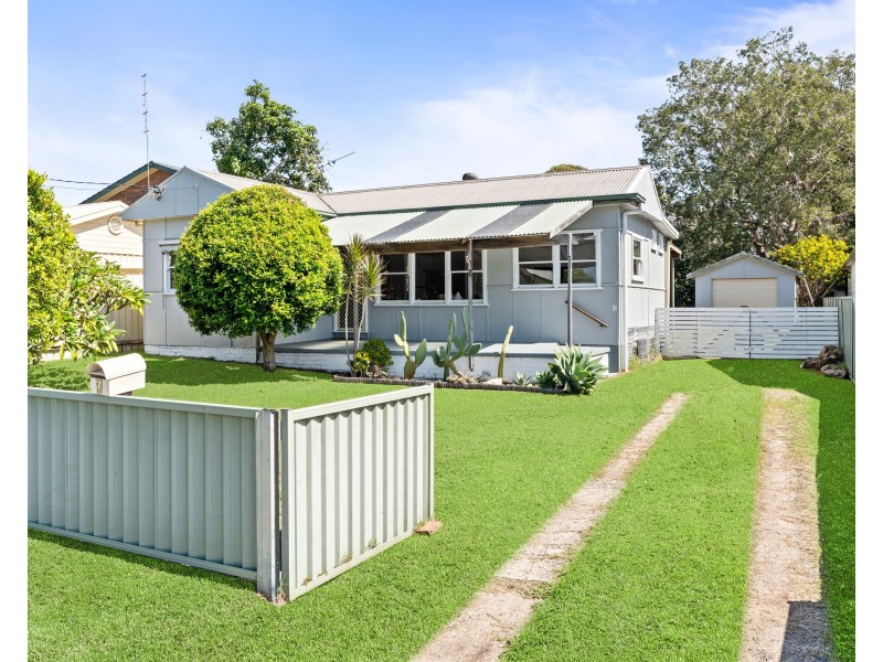 7 Marina Street, Budgewoi NSW 2262