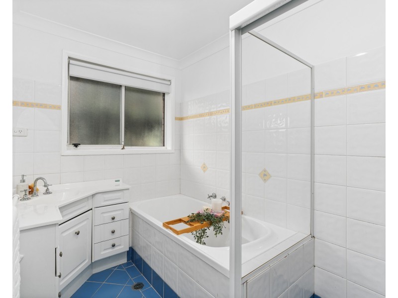 4 Binya Avenue, Wyoming NSW 2250