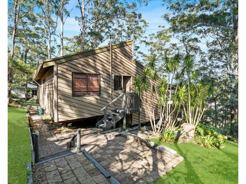 16 Surf Rider Avenue, North Avoca NSW 2260
