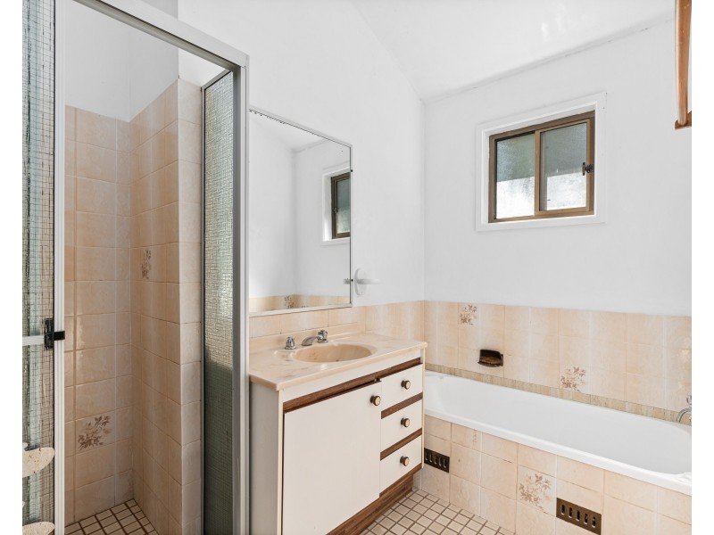 16 Surf Rider Avenue, North Avoca NSW 2260