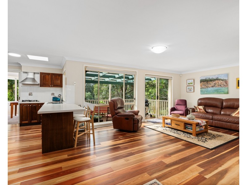 35 Thames Drive, Erina NSW 2250