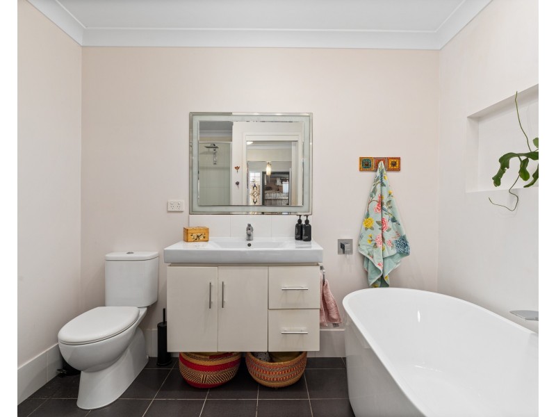 8 Pangari Close, Wyoming NSW 2250