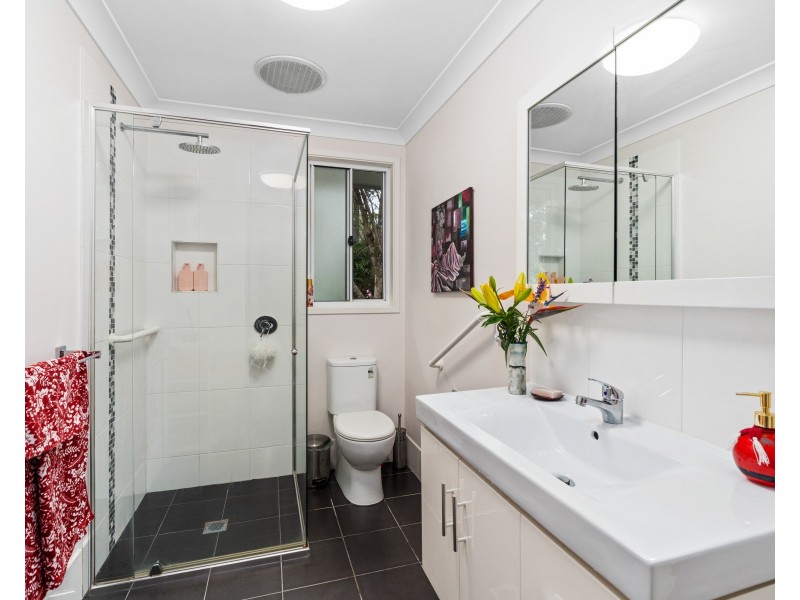 8 Pangari Close, Wyoming NSW 2250