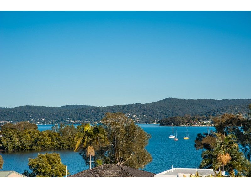 6 Park Crescent, Green Point NSW 2251