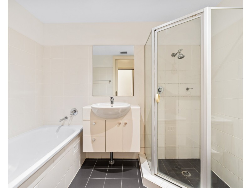 252/80 John Whiteway Drive, Gosford NSW 2250