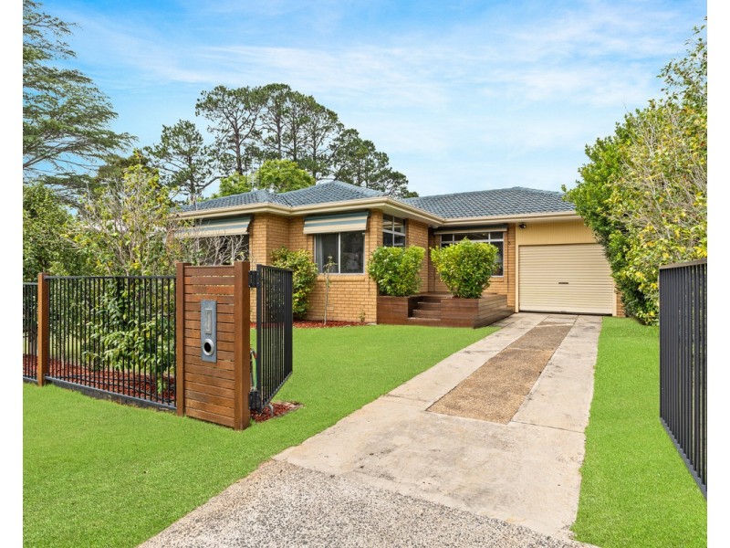 8 Sunshine Drive, Point Clare NSW 2250