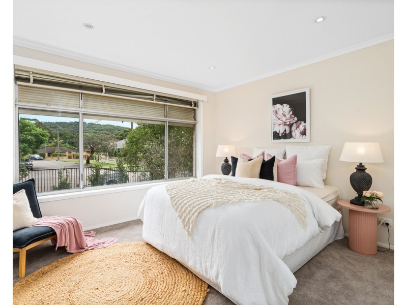 8 Sunshine Drive, Point Clare NSW 2250