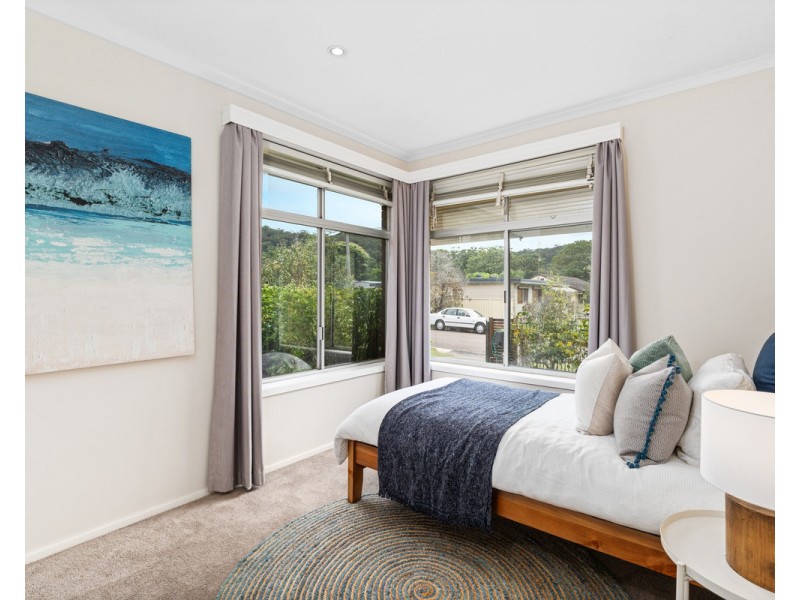 8 Sunshine Drive, Point Clare NSW 2250