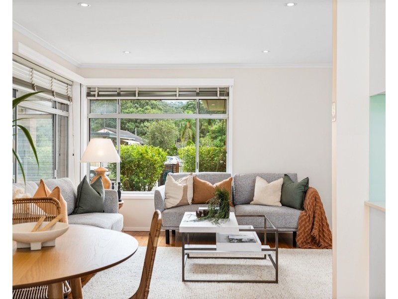 8 Sunshine Drive, Point Clare NSW 2250