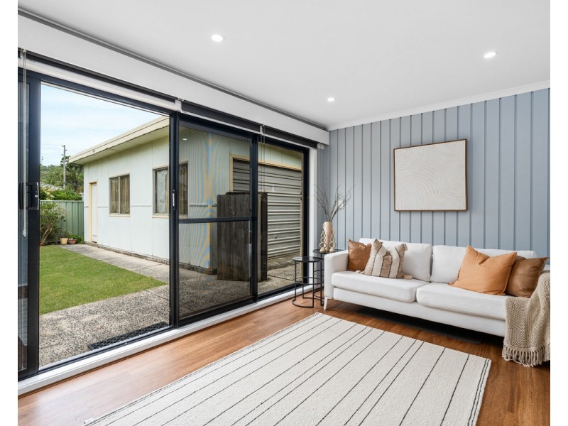 8 Sunshine Drive, Point Clare NSW 2250