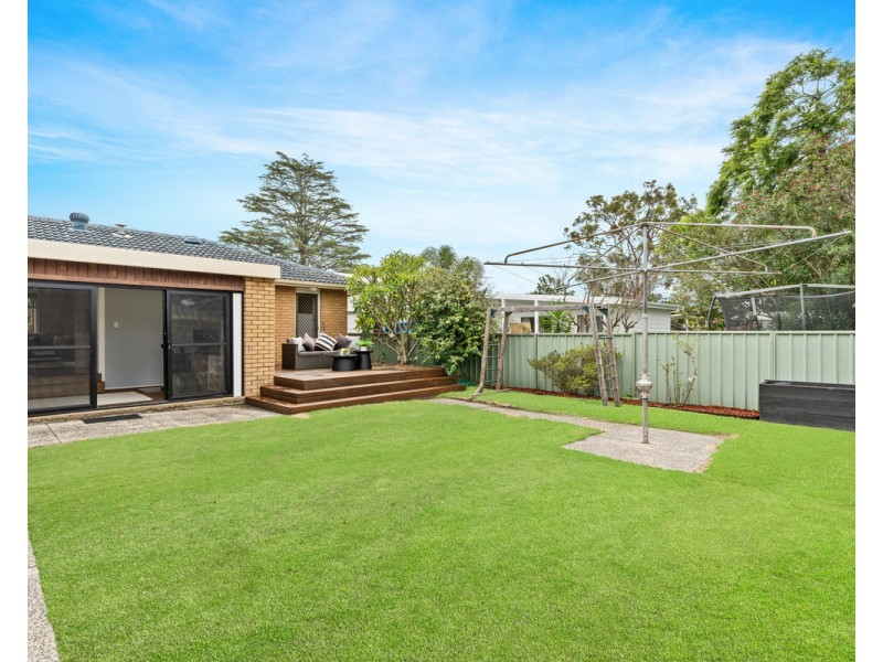 8 Sunshine Drive, Point Clare NSW 2250