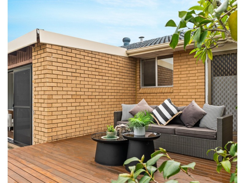 8 Sunshine Drive, Point Clare NSW 2250