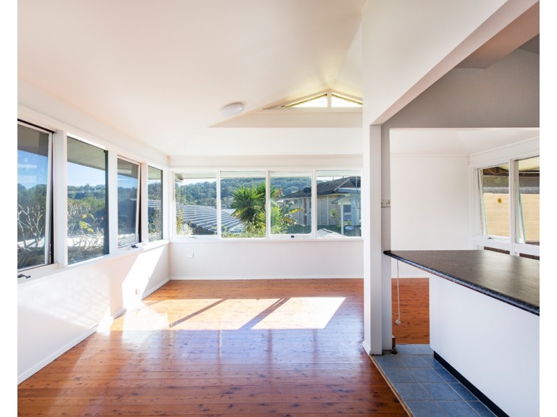 4 The Grove, Wyoming NSW 2250
