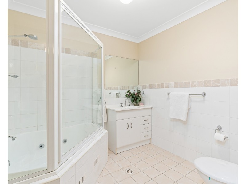 10/297a Henry Parry Drive, Wyoming NSW 2250