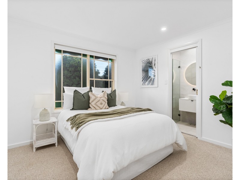 2 Guss Cannon Close, Green Point NSW 2251