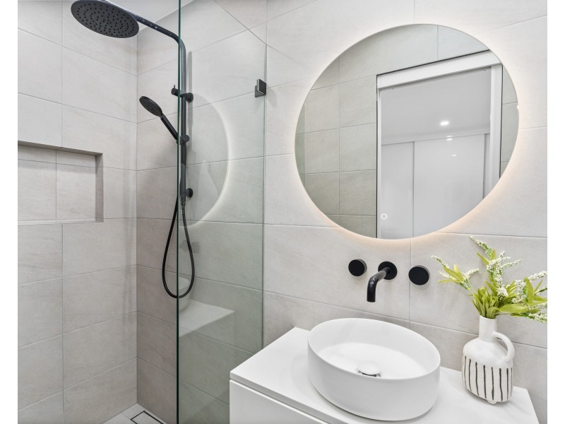 2 Guss Cannon Close, Green Point NSW 2251