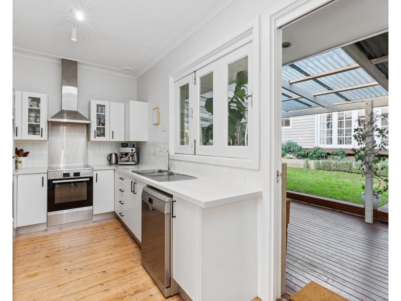 19 Orange Parade, Wyoming NSW 2250