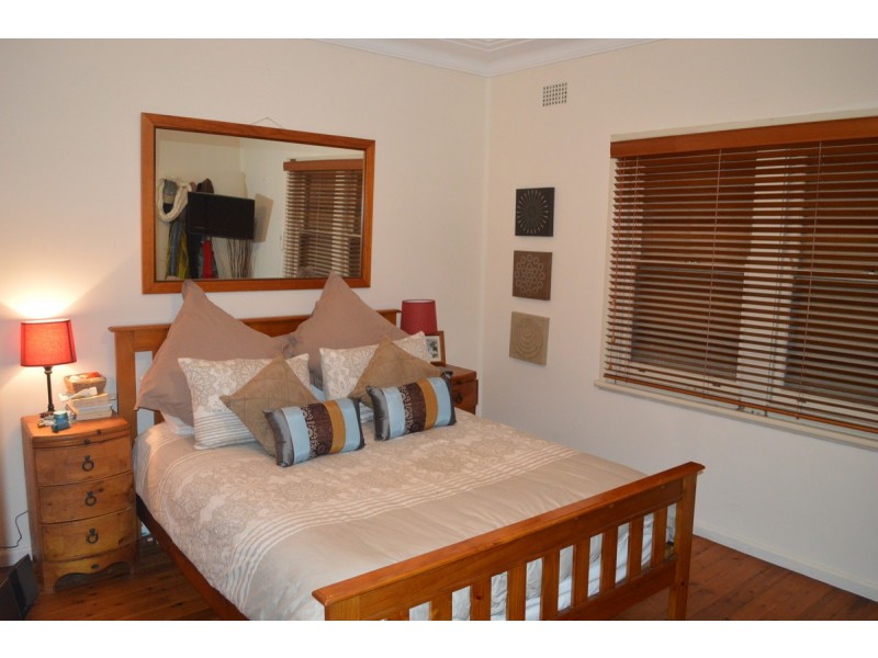 218 Avoca Drive, Green Point NSW 2251