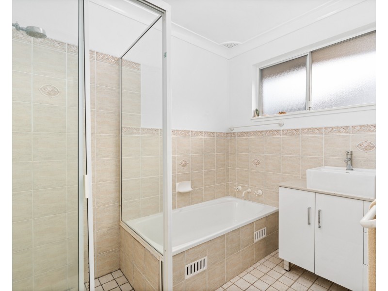 27 Angus Avenue, Wyoming NSW 2250