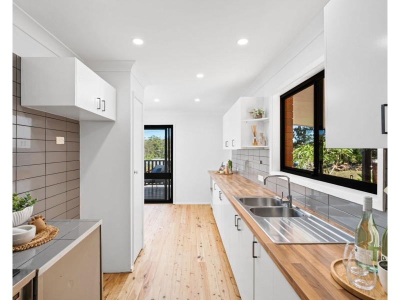 1 Girraween Avenue, Erina NSW 2250